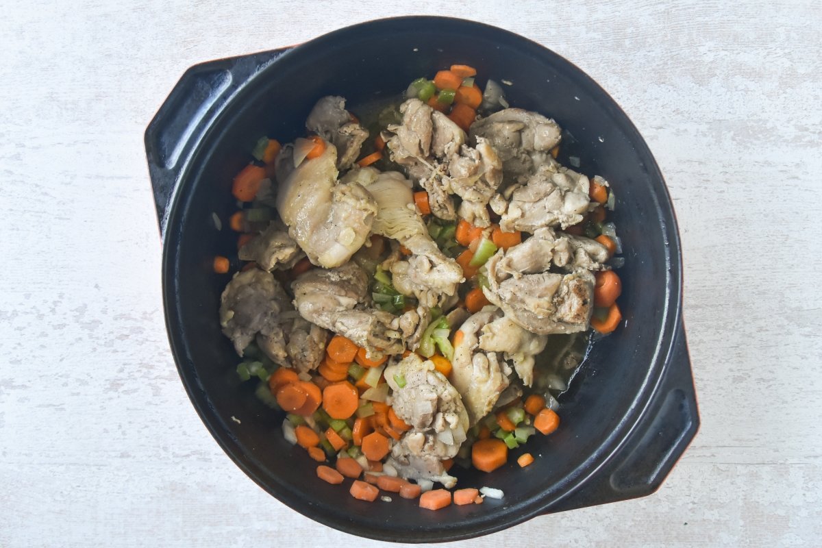 Sofreímos las verduras con el pollo