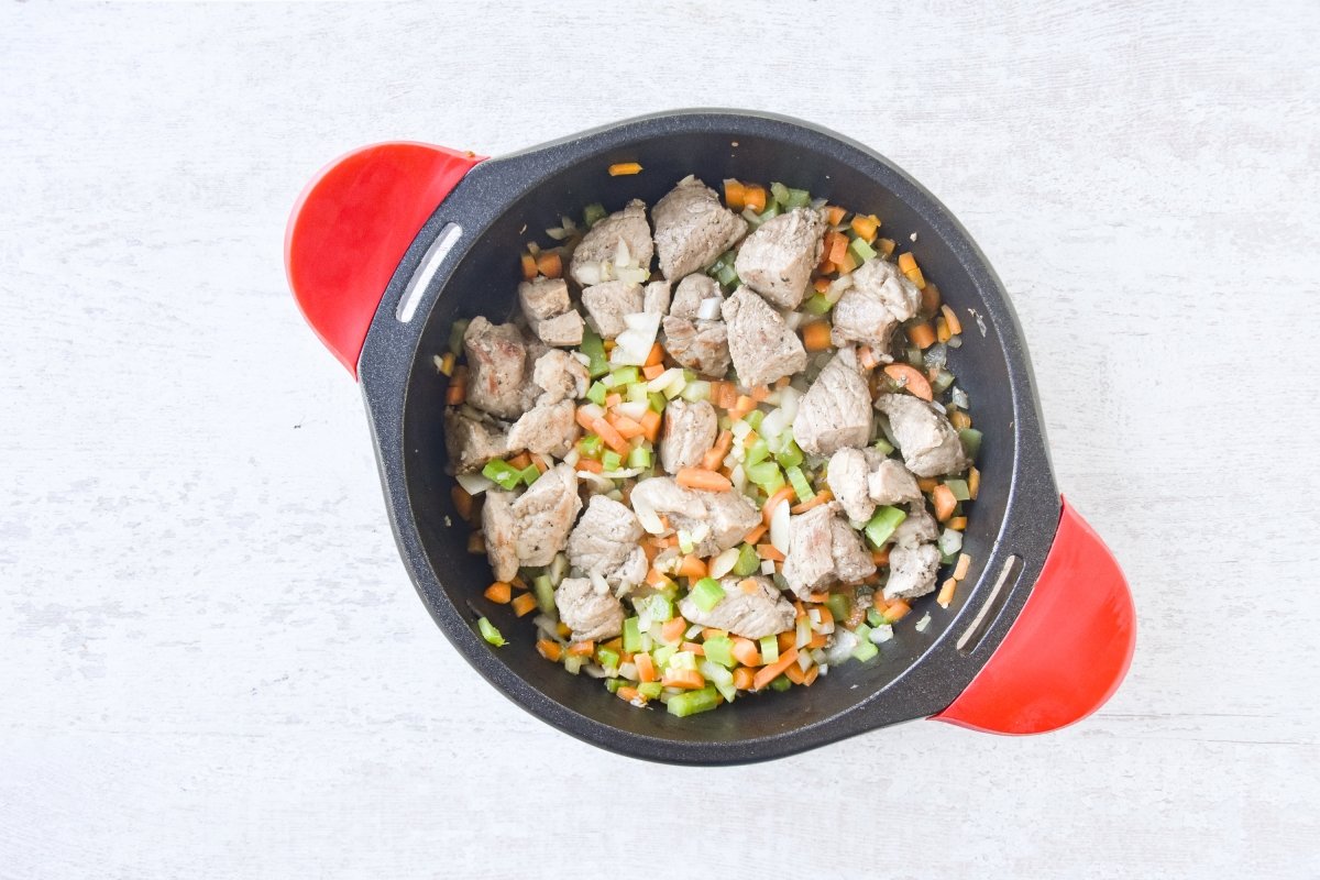 Sofreímos las verduras para el ragú