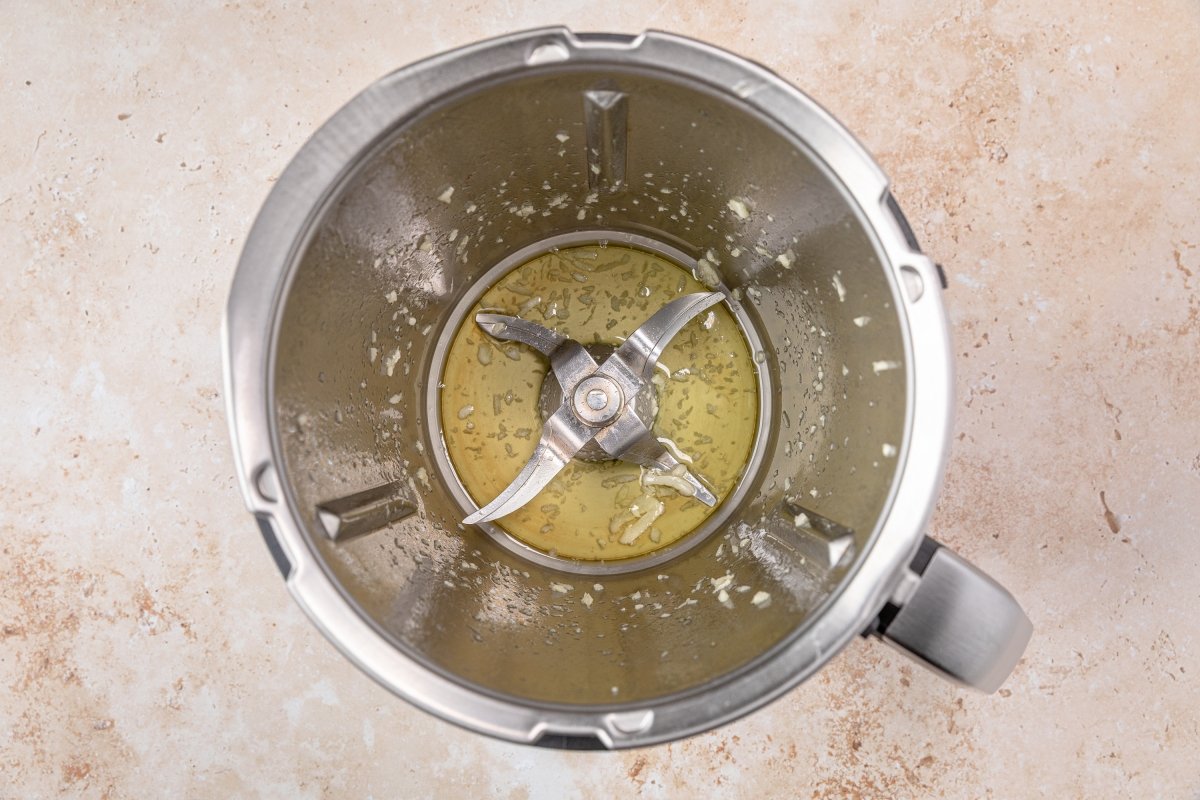 Sofriendo ajos para el arroz basmati en Thermomix