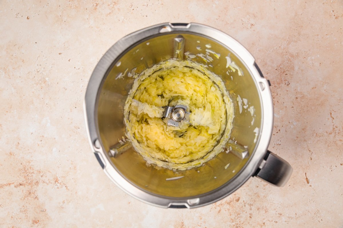 Sofriendo puerro y cebolla para la crema de zanahoria en Thermomix