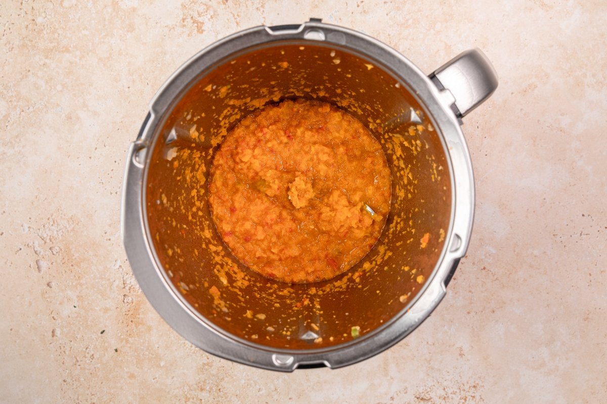 Sofriendo verduras de las lentejas con verduras en Thermomix