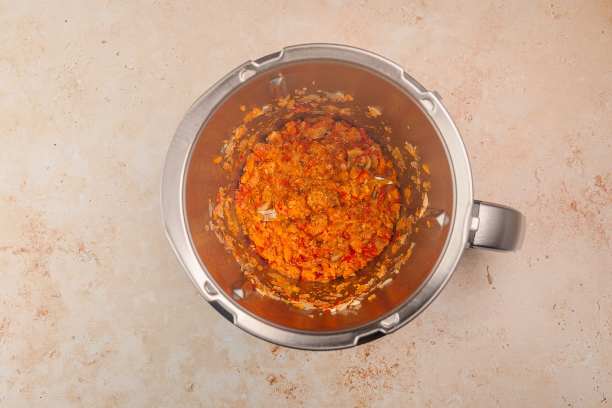 Sofriendo verduras para la quinoa con verduras en Thermomix
