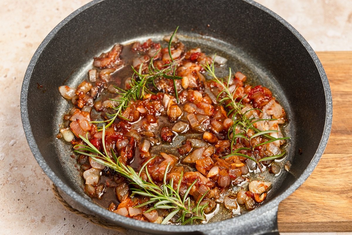 Sofrito con hierbas aromáticas