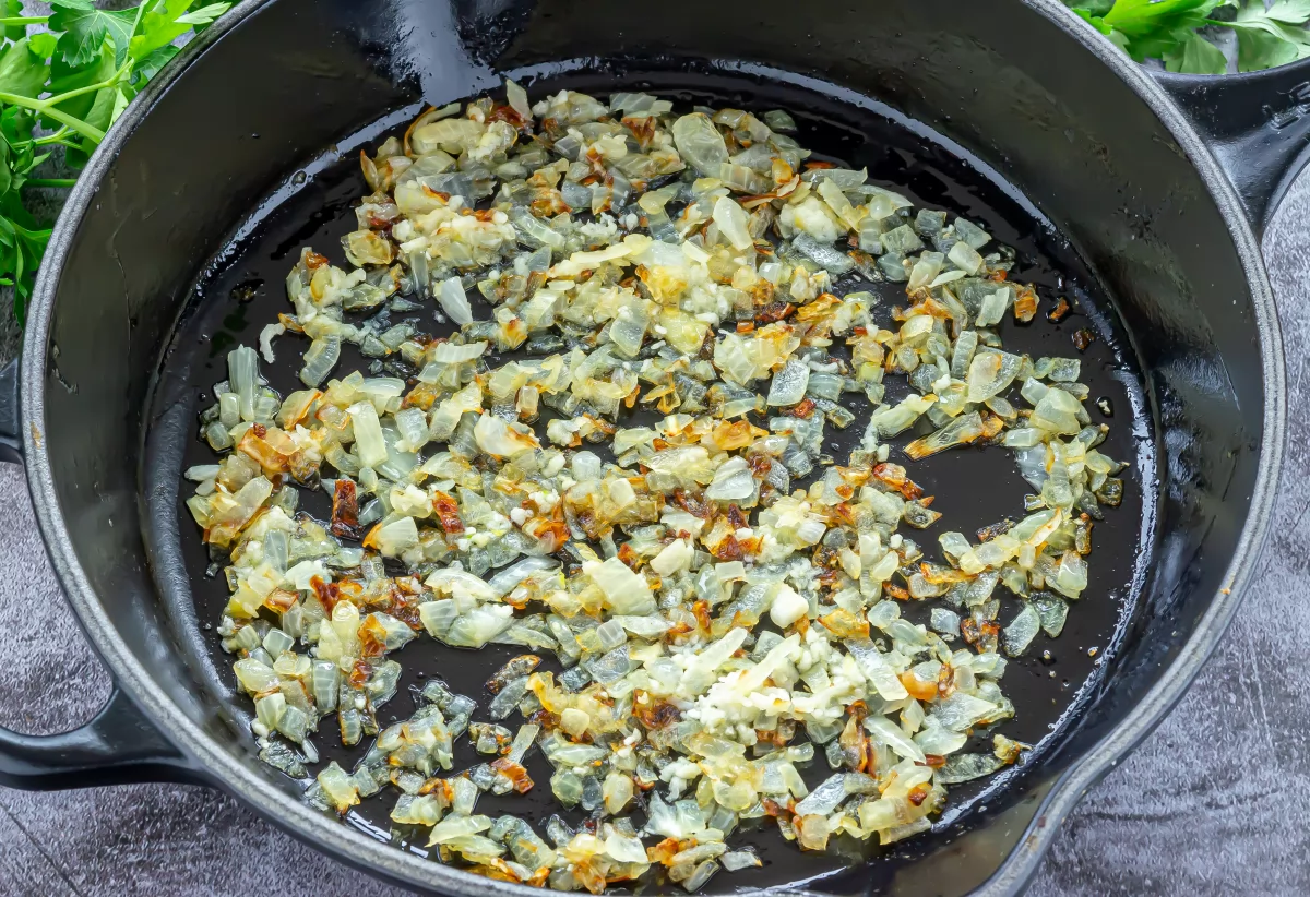 Mollejas de ternera al jerez 7 Sofrito de cebolla para las mollejas *