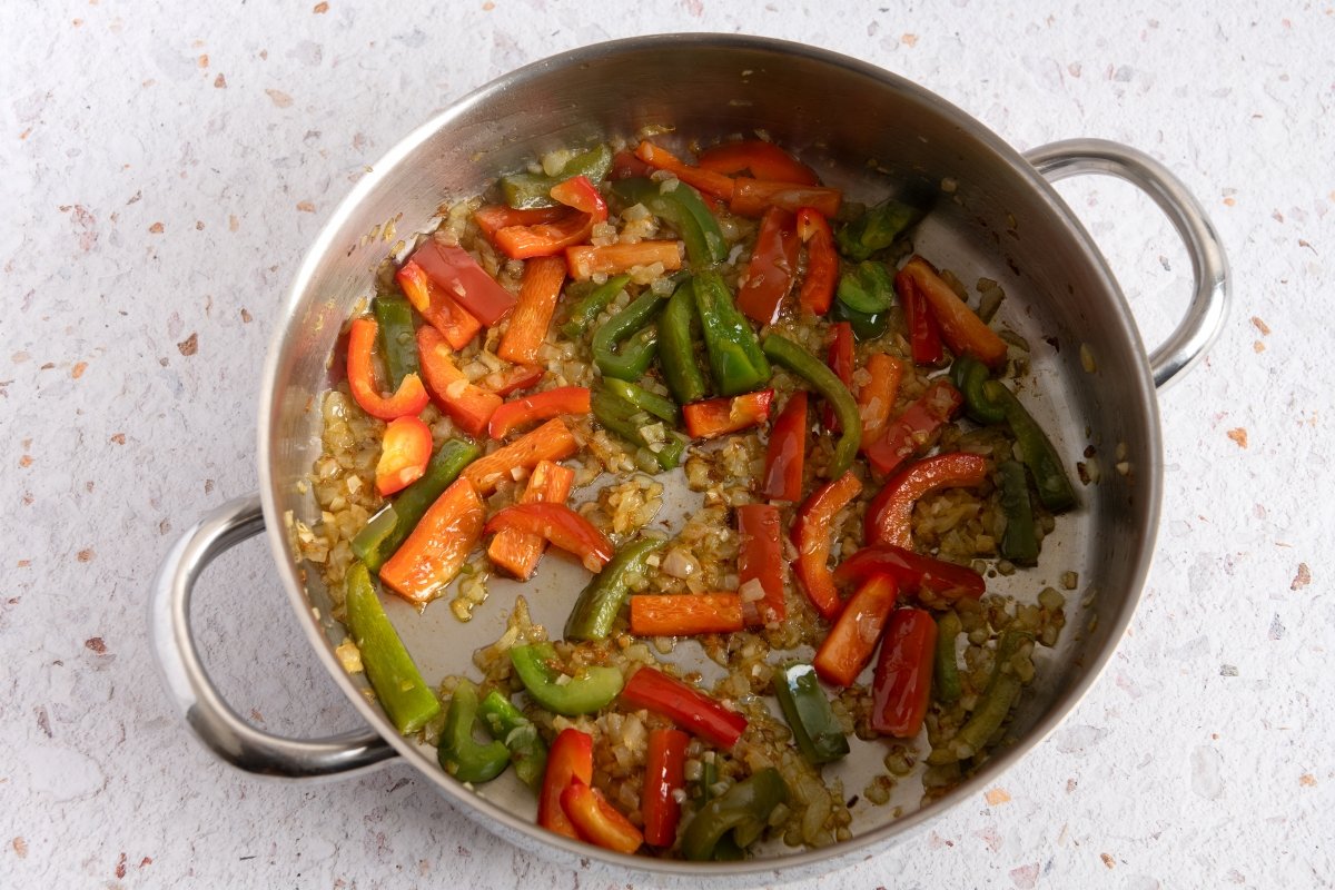 Sofrito de cebolla y pimiento para el pulpo a la mugardesa