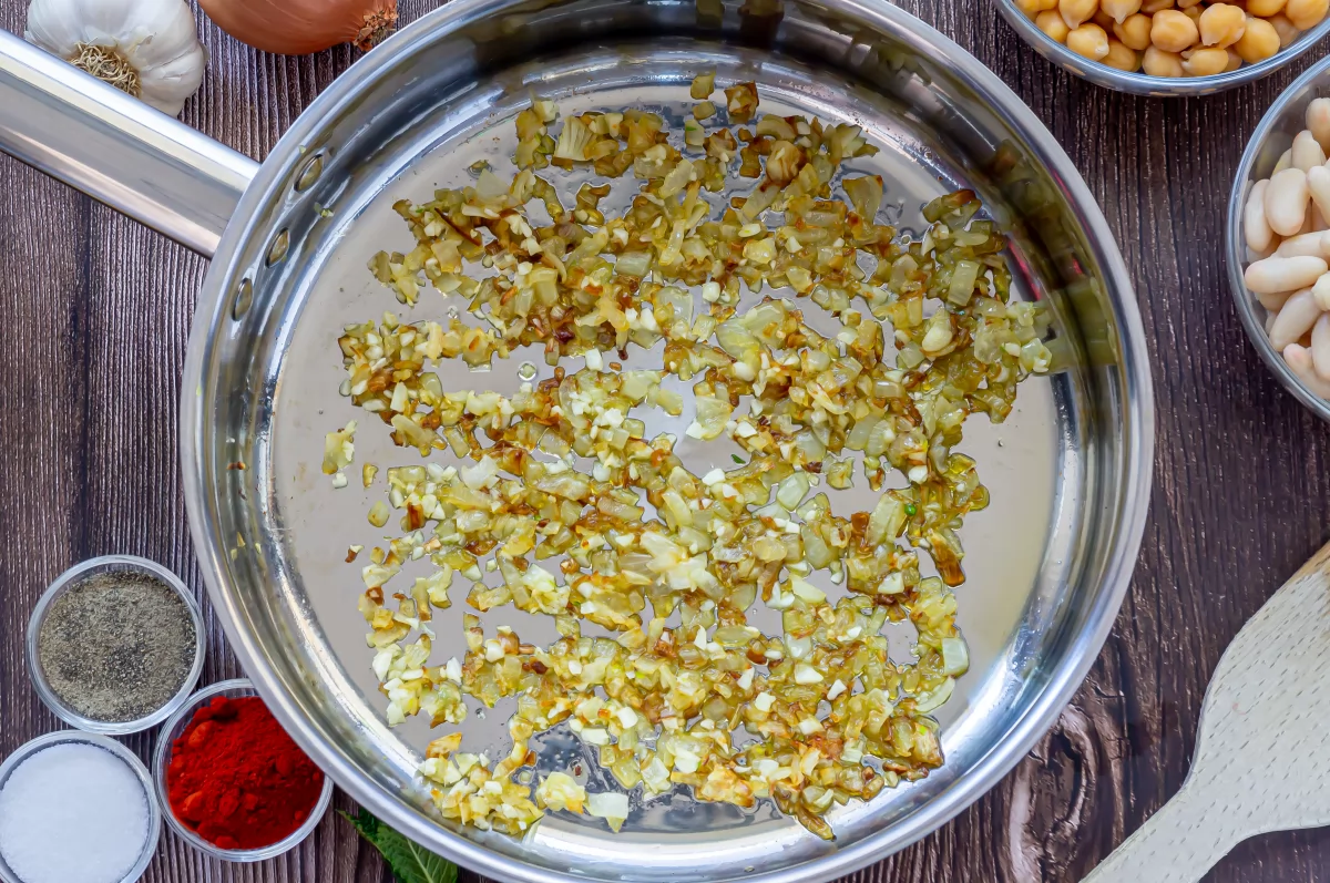 Olla gitana 3 Sofrito de la olla gitana *