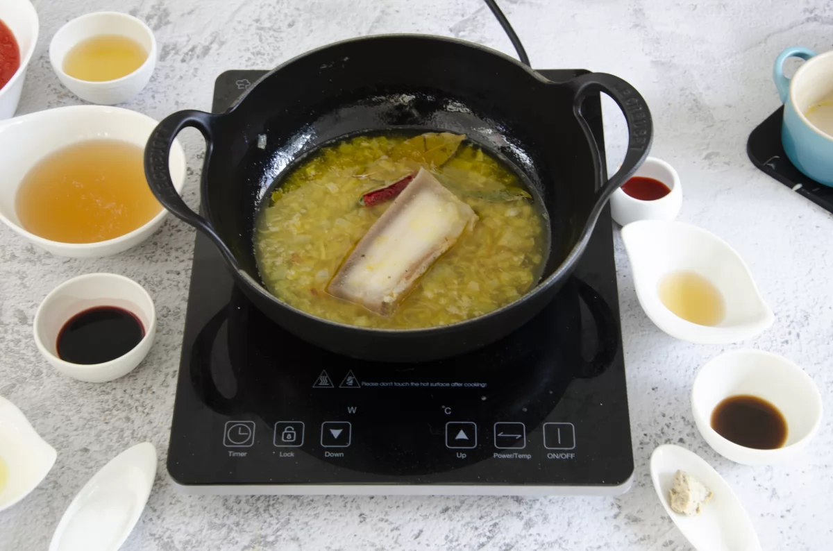 Francesinha portuguesa 2 sofrito de la salsa con bacon *