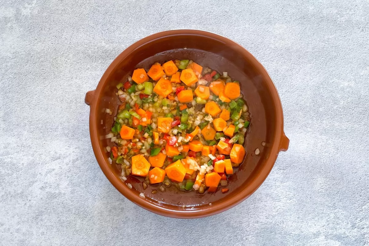 Sofrito de verduras para elaborar pato guisado *