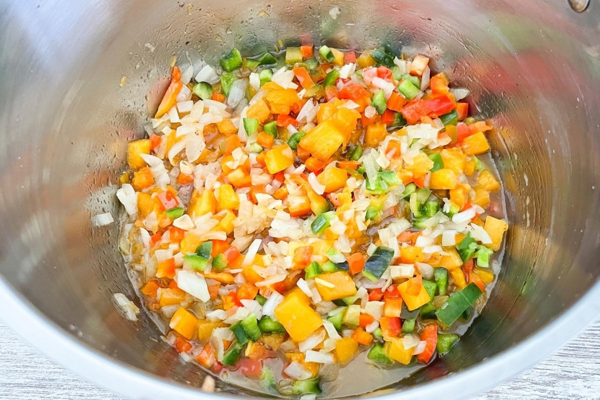 Sofrito de verduras y hortalizas para elaborar locro