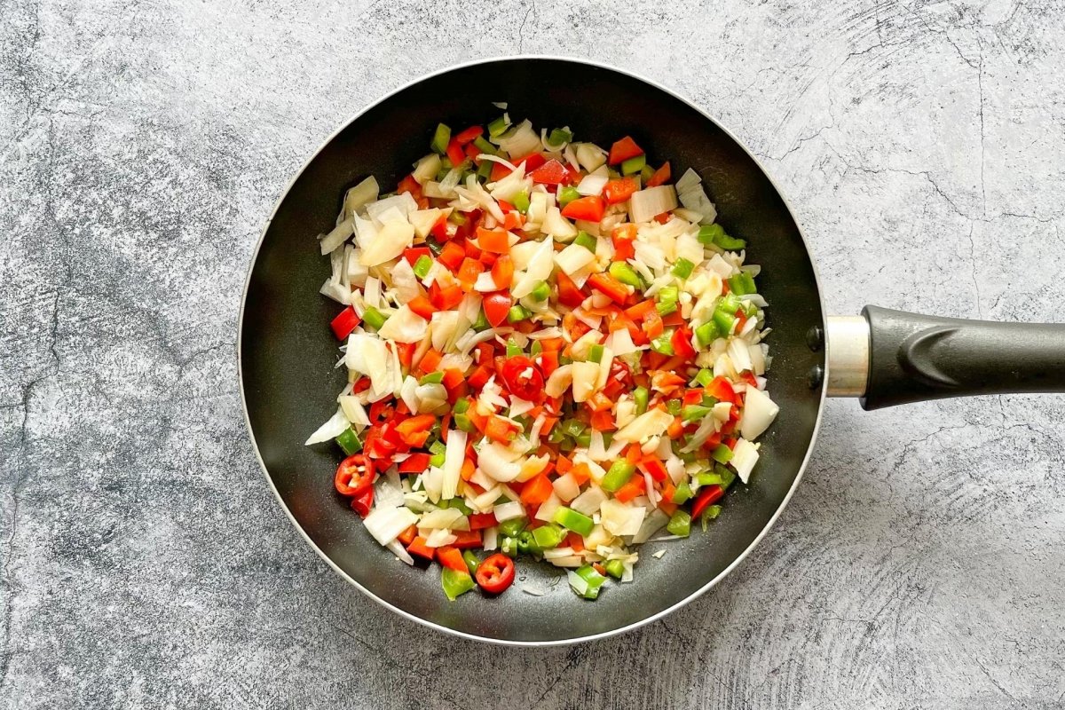 Sautéed vegetables to cook with the shredded meat