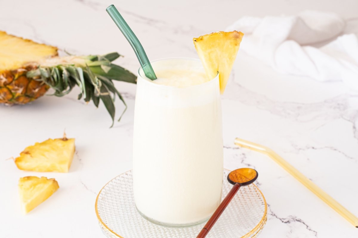 Sorbete de piña en el vaso