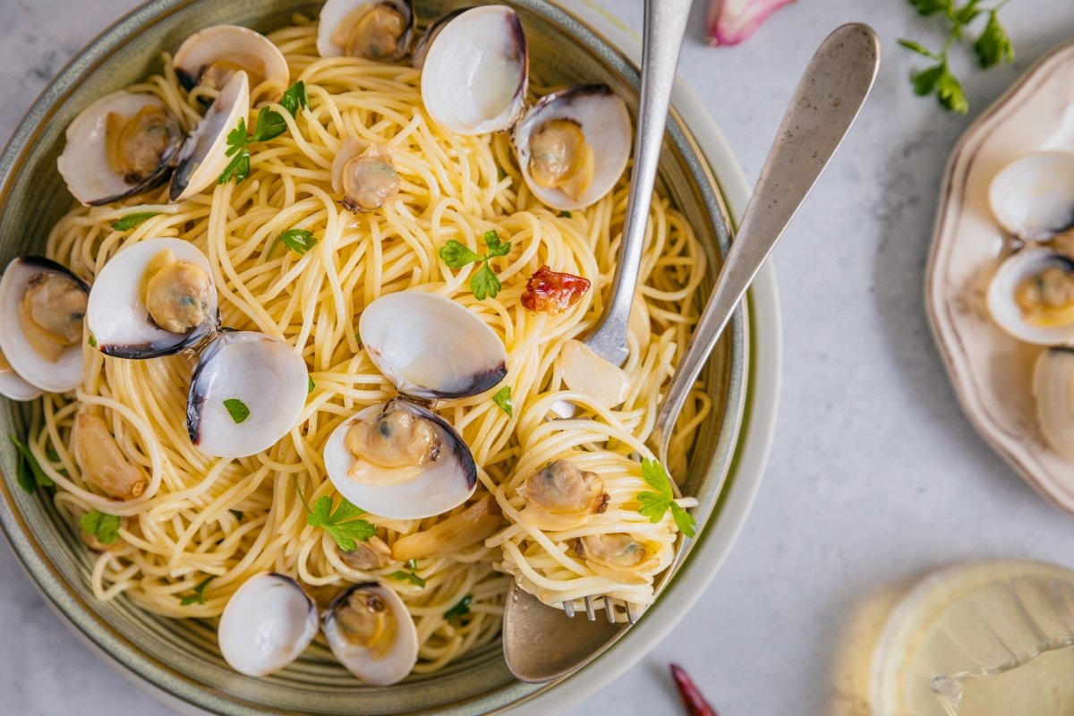 Spaghetti alle vongole emplatados