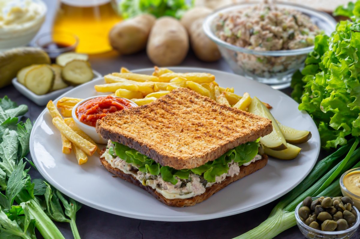 Sub sandwich con verdura fresca
