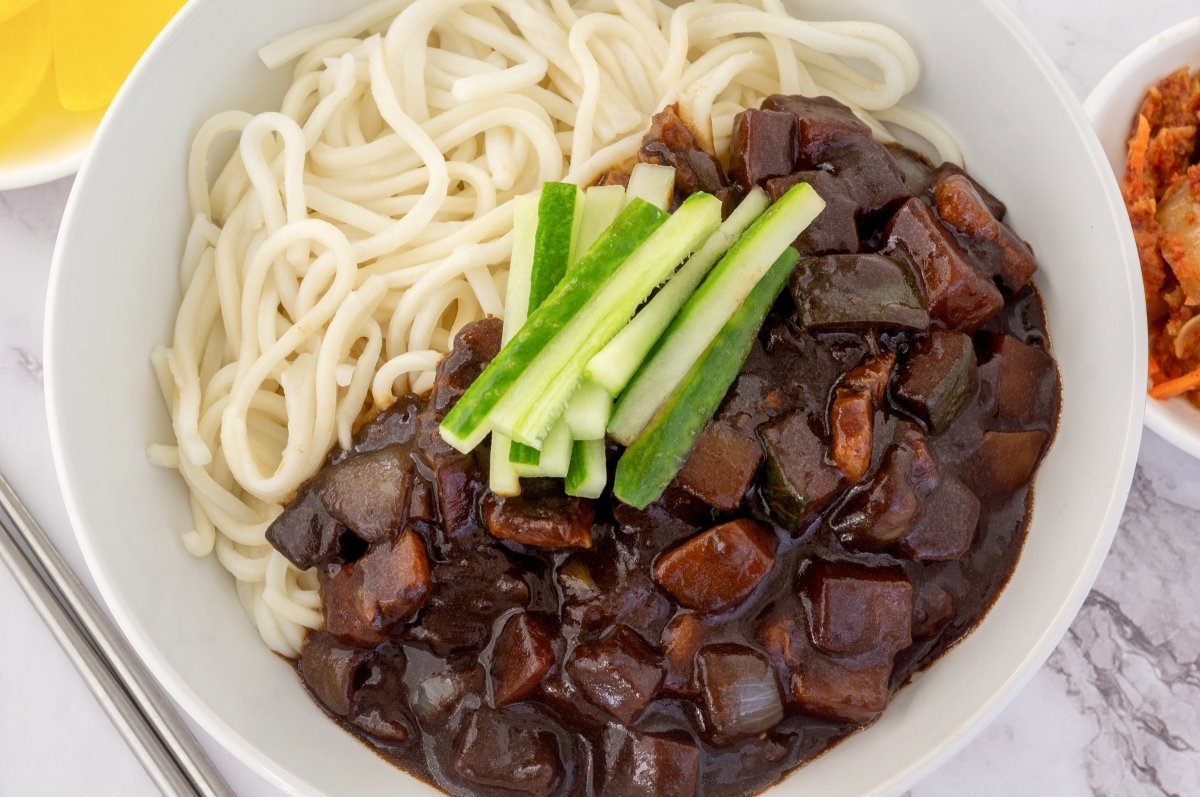 Sugerencia de presentación de los jajangmyeon