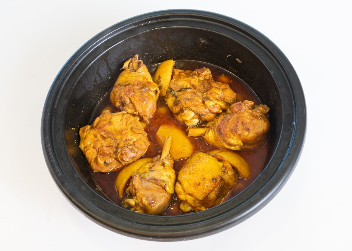 Tajine de pollo cociendose