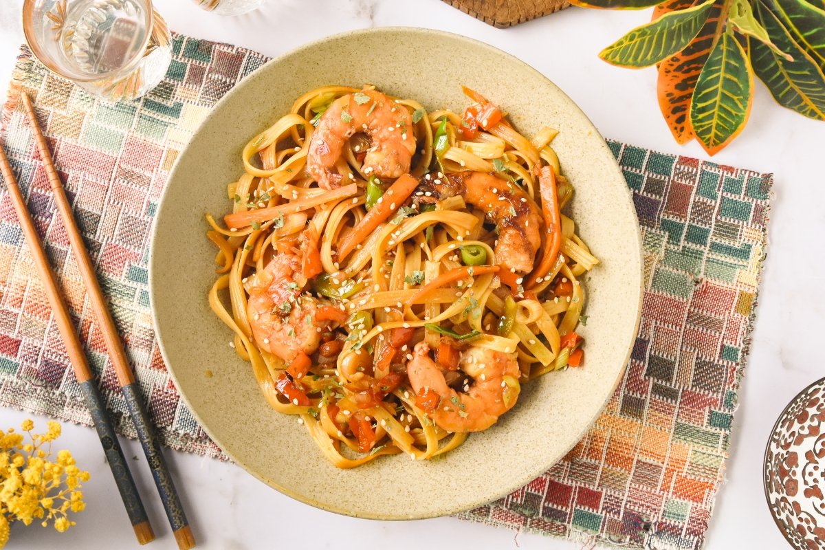 Tallarines con gambas al estilo chino caseros