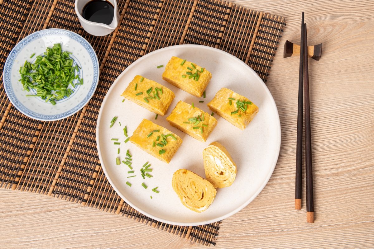 Tamagoyaki o tortilla japonesa enrollada