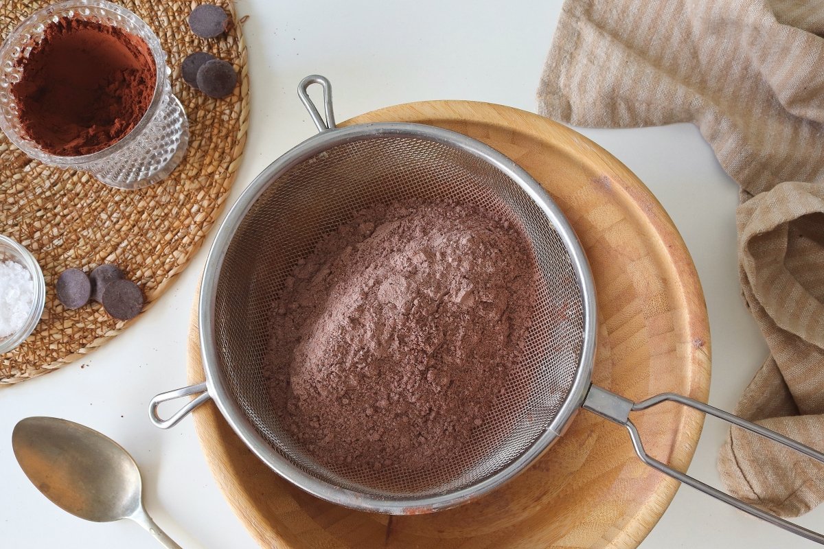 Sifting dried chocolate mug cake in microwave
