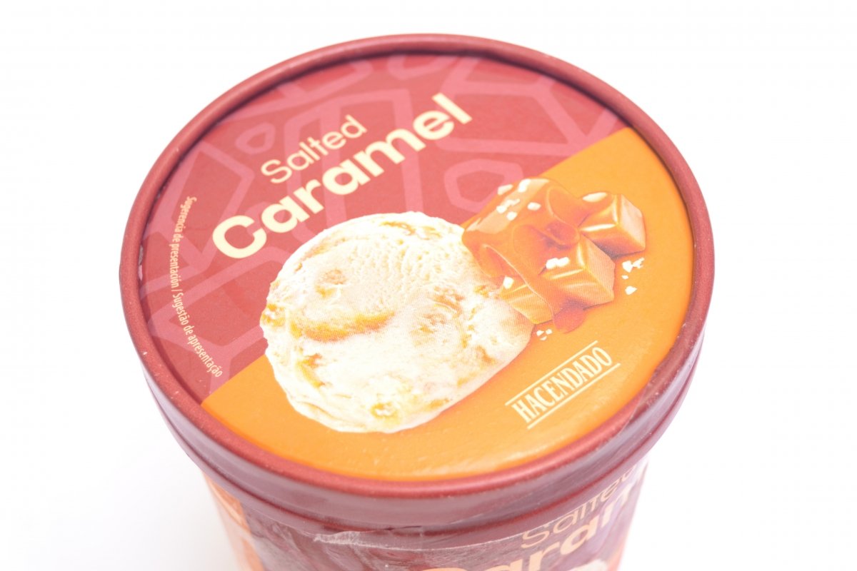 Tapa de la tarrina de helado de caramelo salado de Hacendado