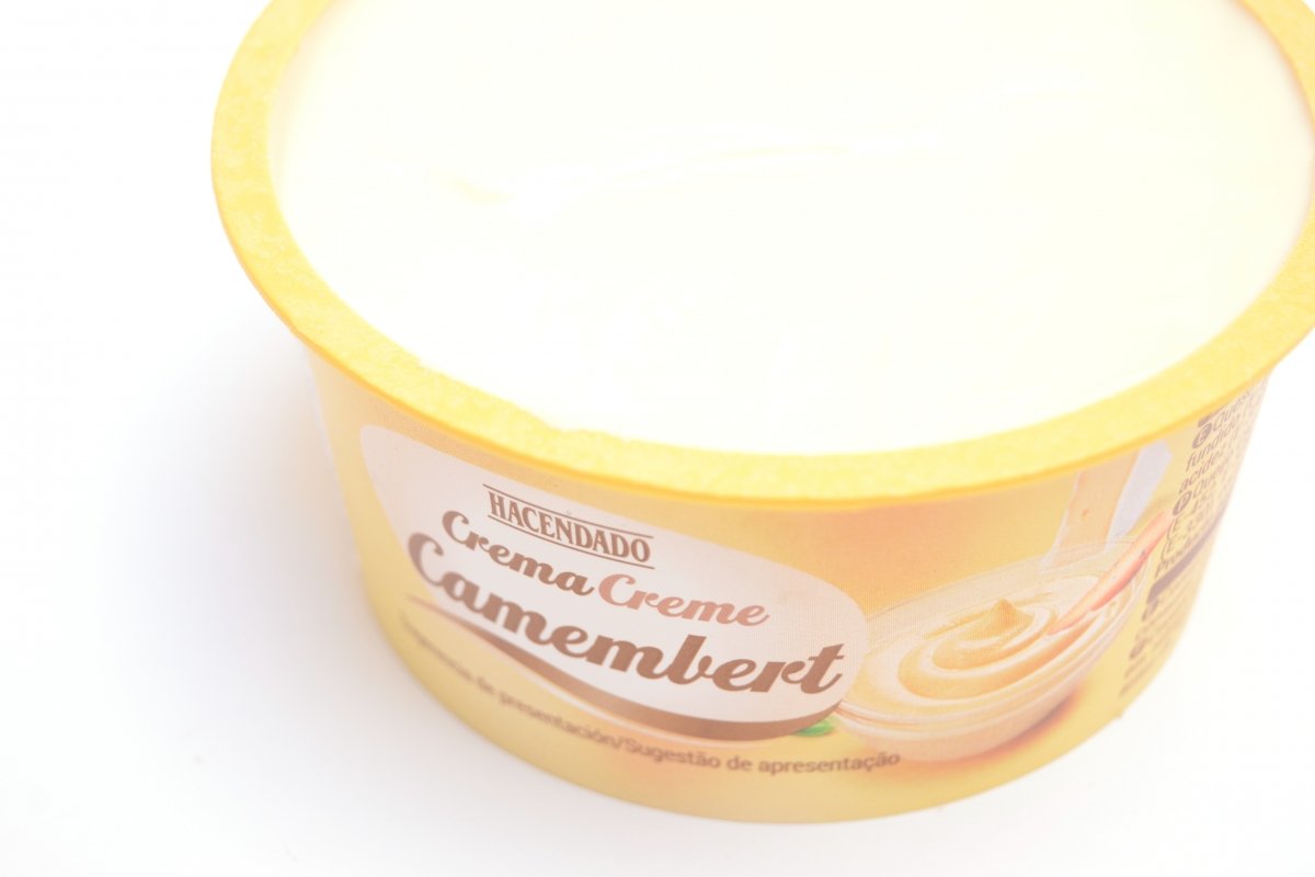 Tarrina abierta de queso crema Camembert de Mercadona