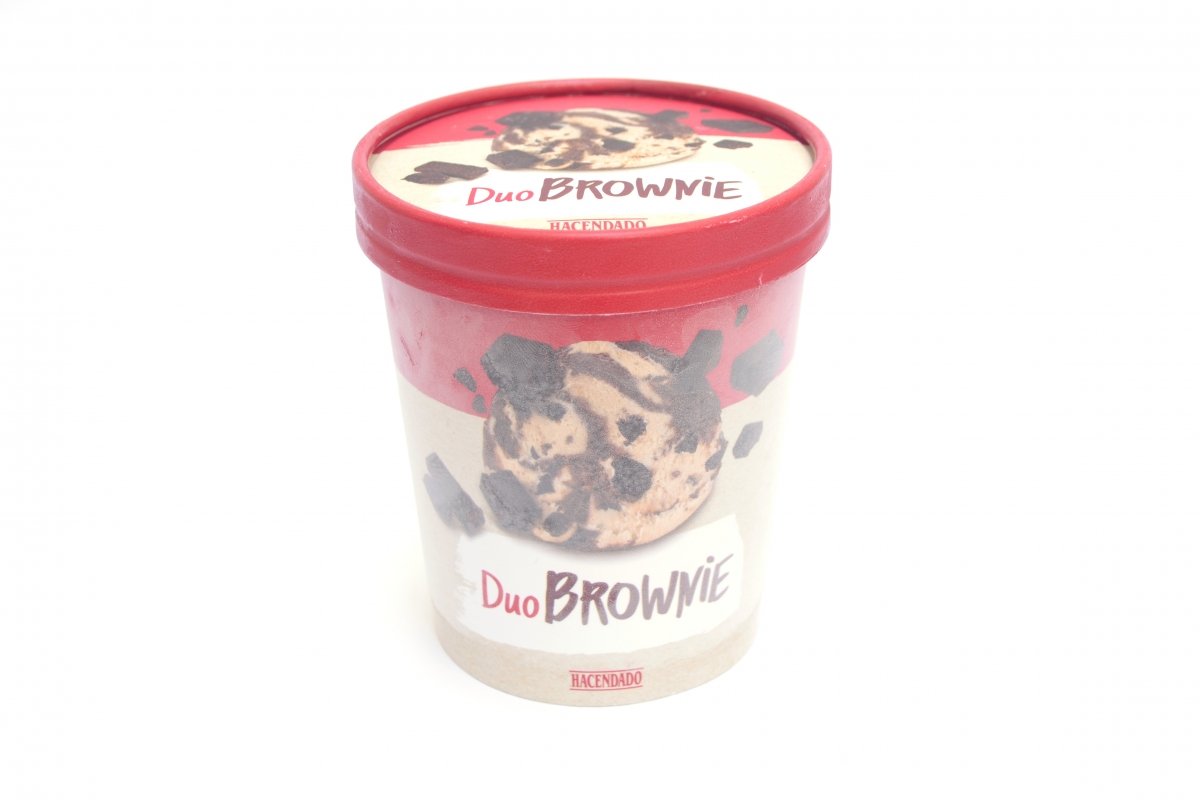 Tarrina de helado hacendado con brownie