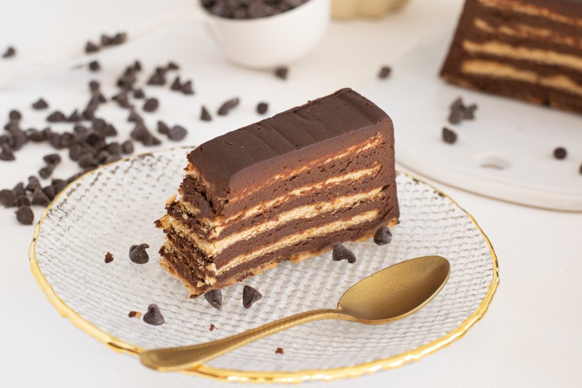 Tarta de galletas y chocolate de la abuela ración