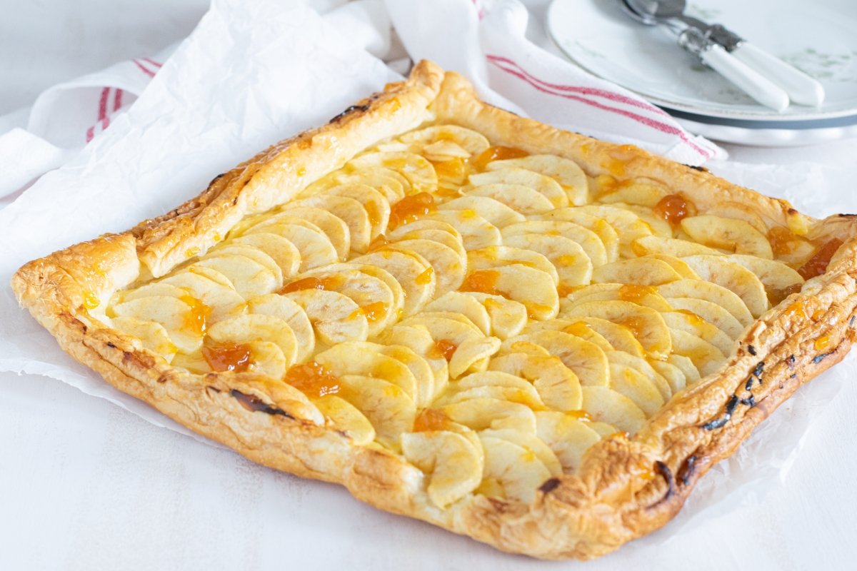 Tarta de manzana con y crema pastelera, receta de la repostería