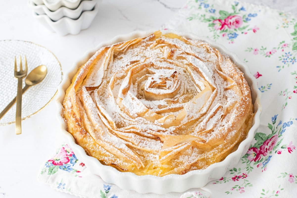 Tarta flor o pastel de leche arrugado