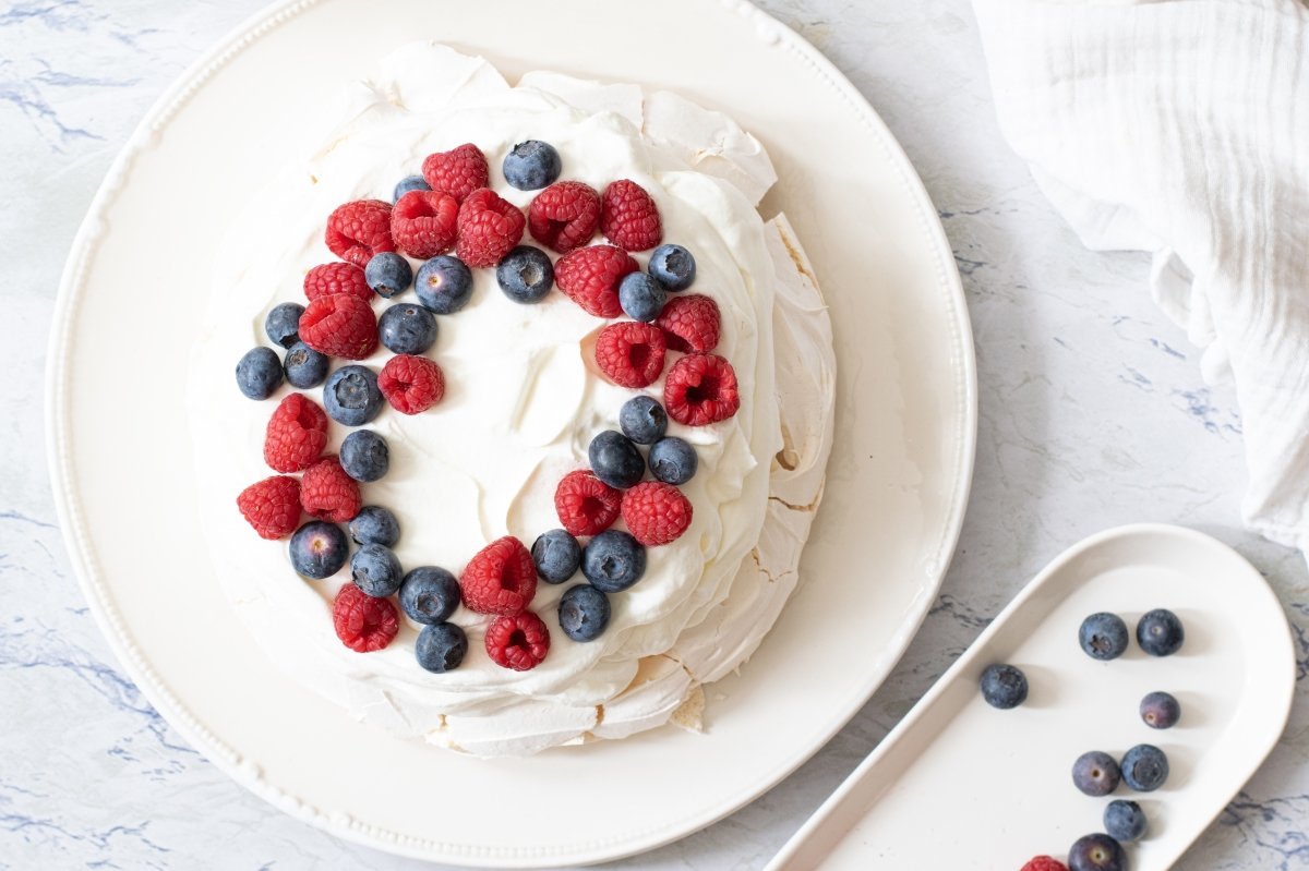 Tarta Pavlova decorada