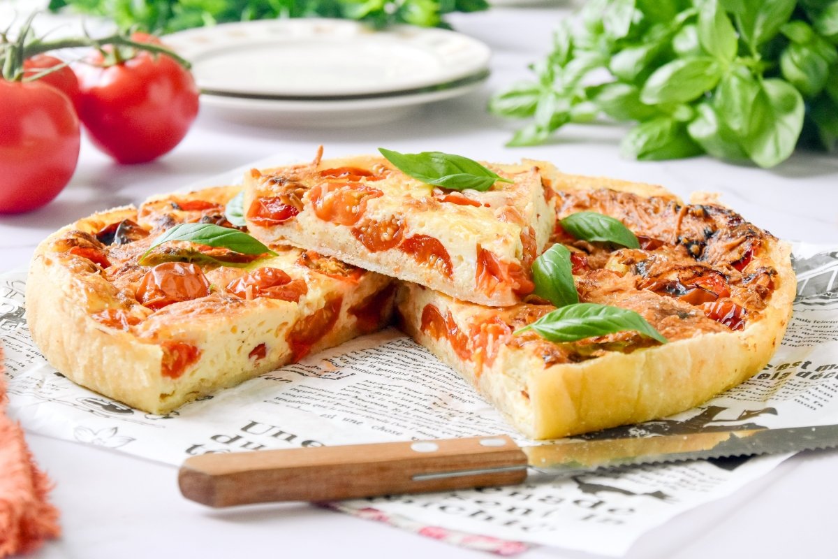 Tarta salada de tomate lista para comer