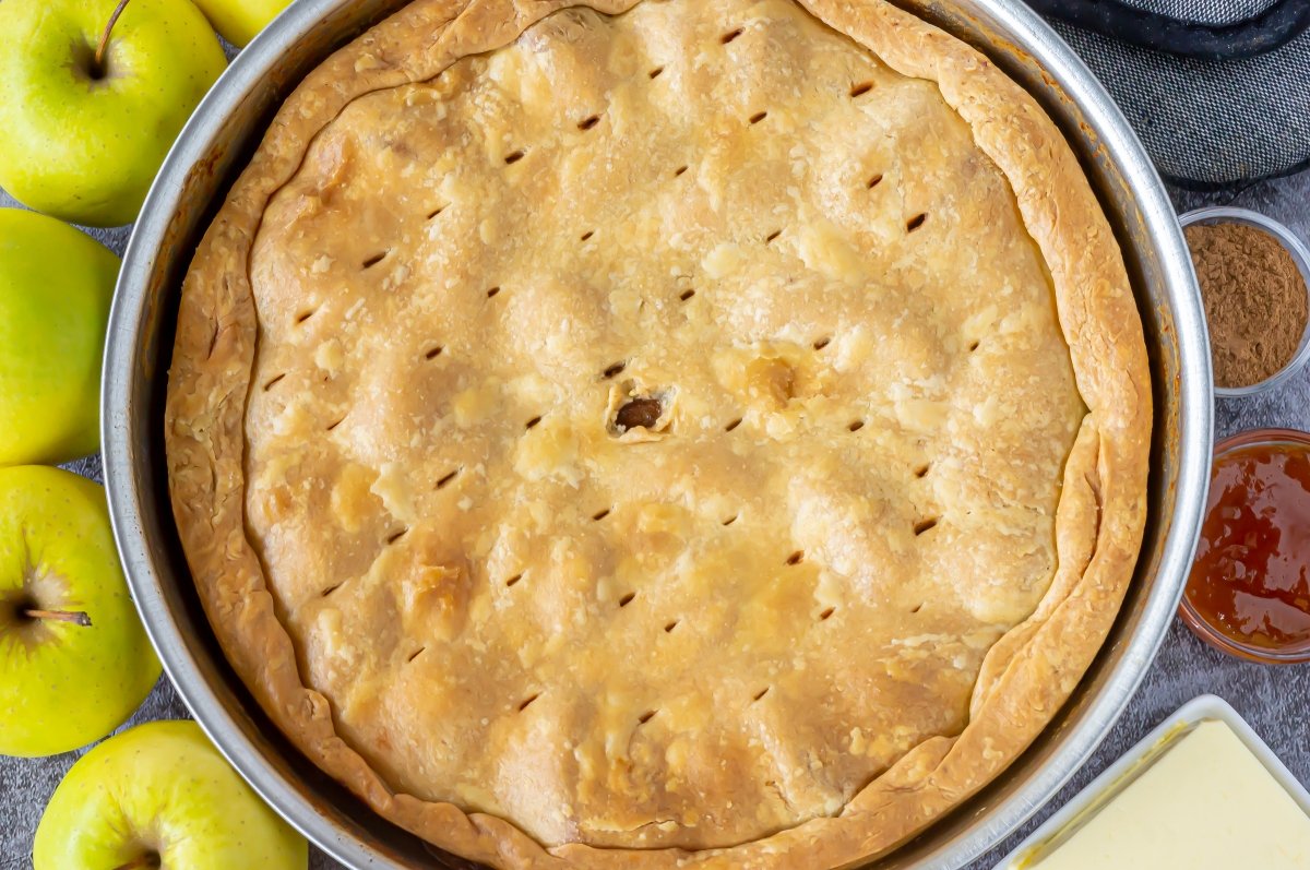 Tarta tatín recién sacada del horno