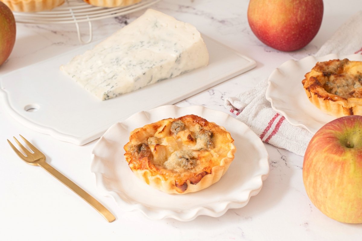 Tartaletas de queso Gorgonzola con manzana