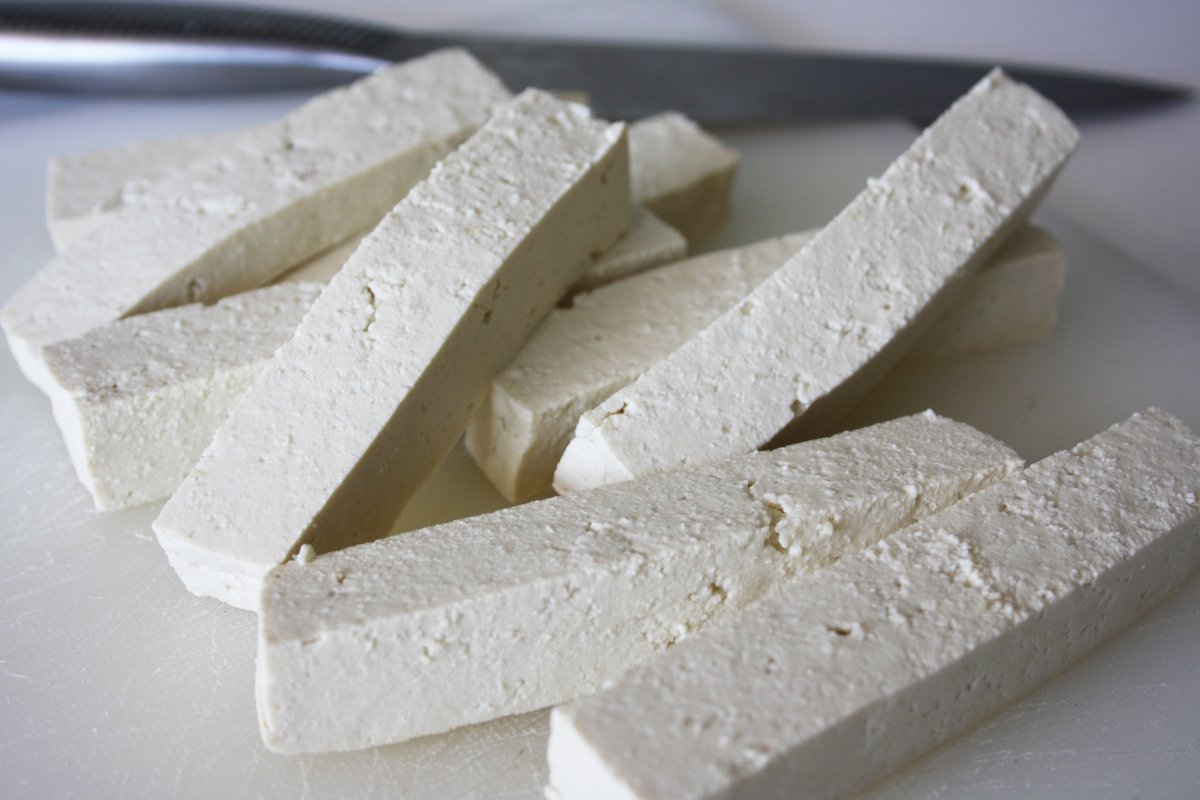 Tofu cortado en bastones