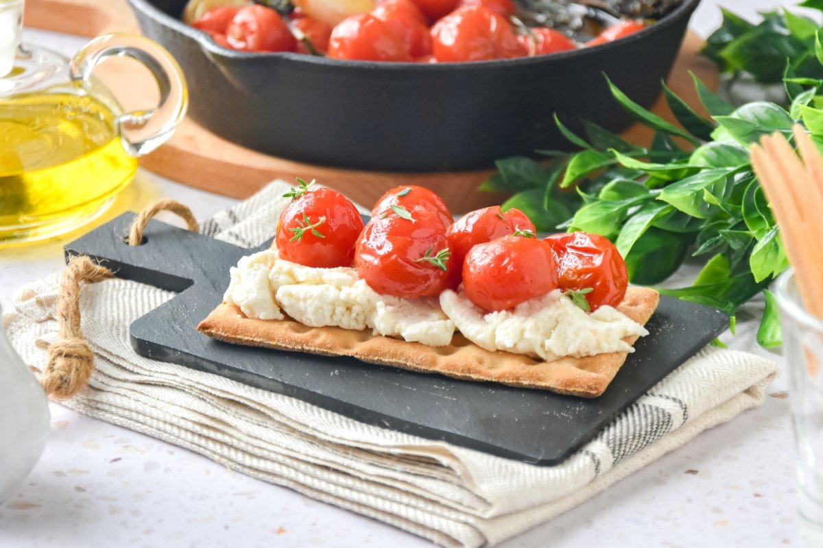 Tomates cherry confitados caseros