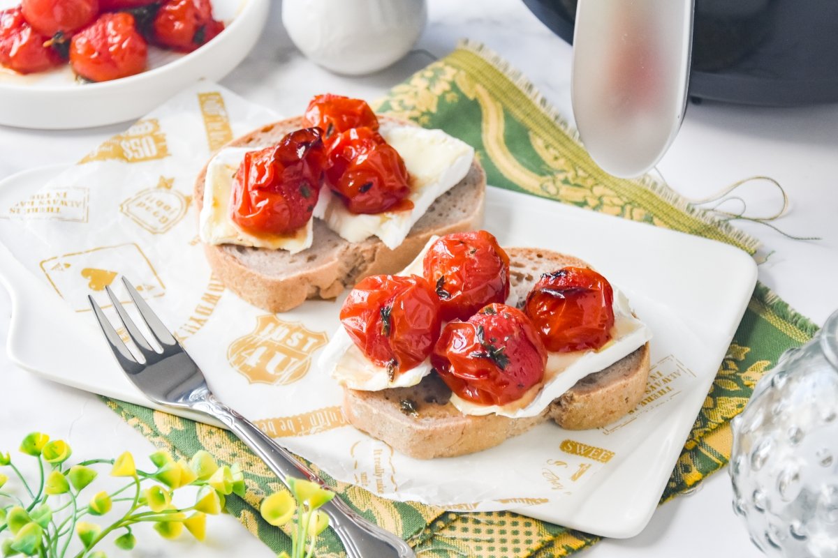 Tomates cherry en freidora de aire caseros