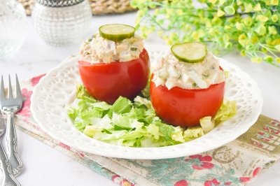 Tomates rellenos de atún