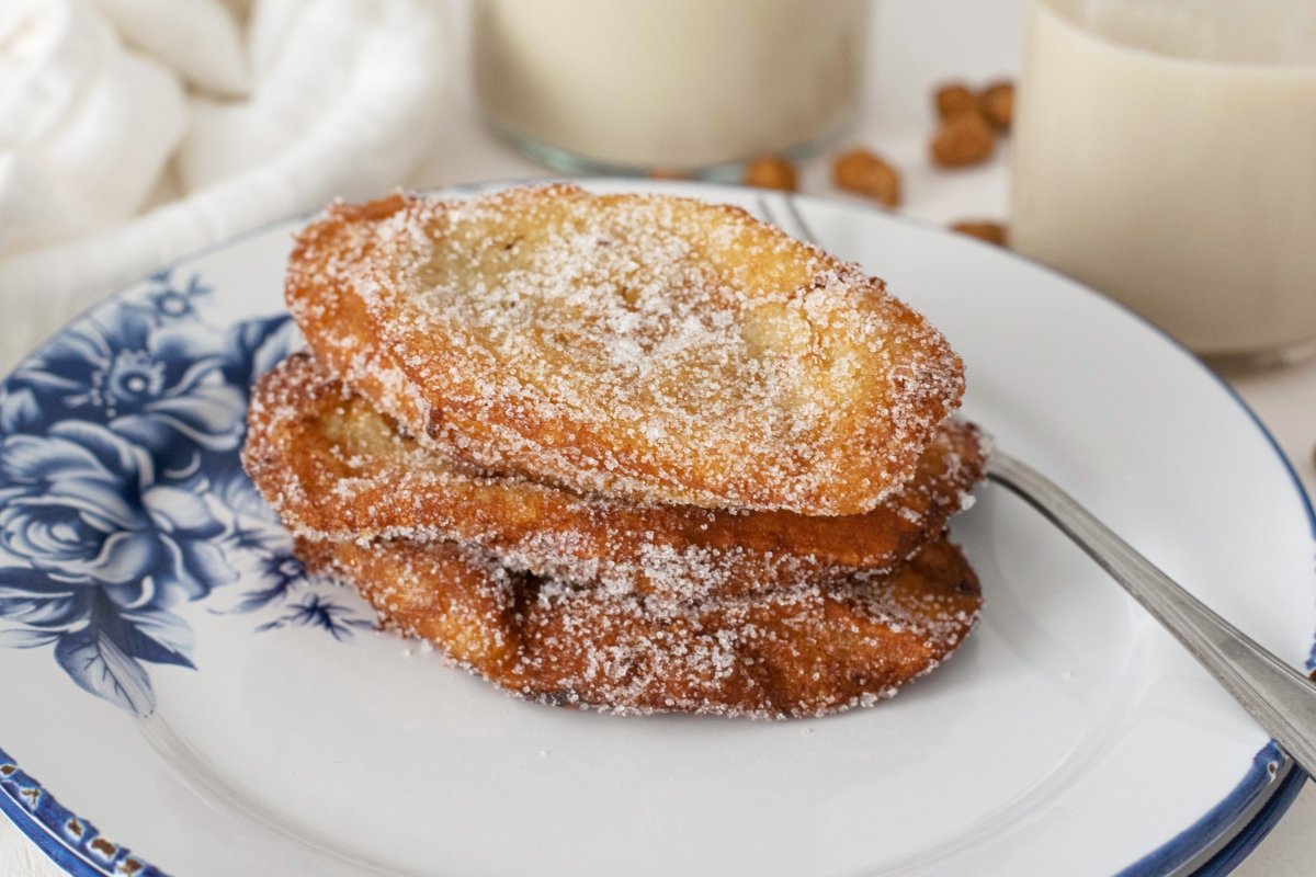 Torrijas de horchata en el plato