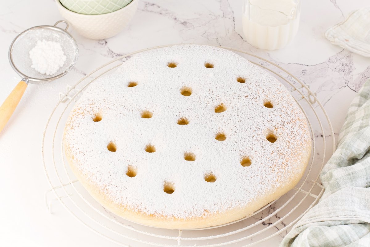 Torta de nata en el plato