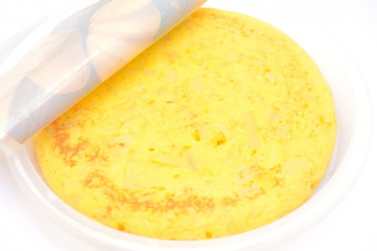 Tortilla con patata Hacendado recién abierta