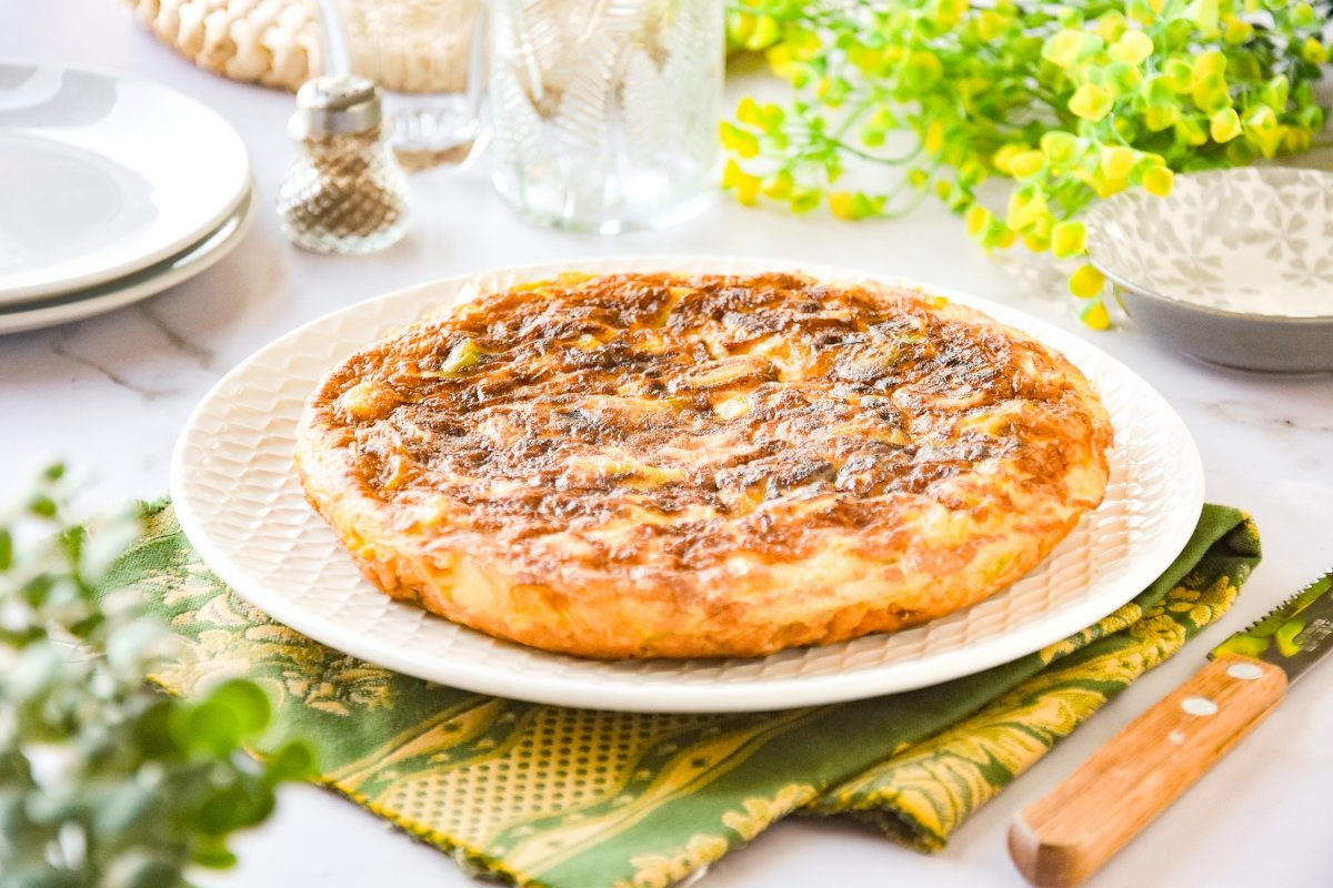 Tortilla de puerros lista para comer