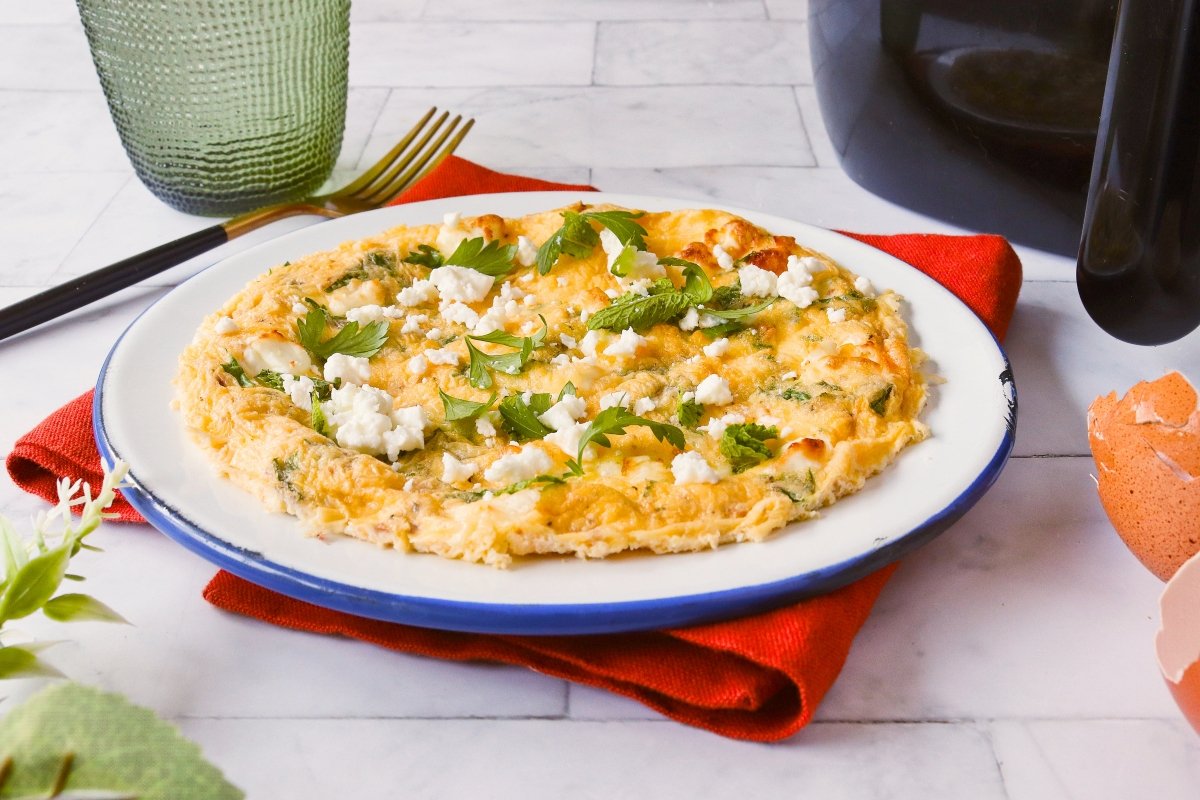 Tortilla francesa con hierbas en freidora de aire