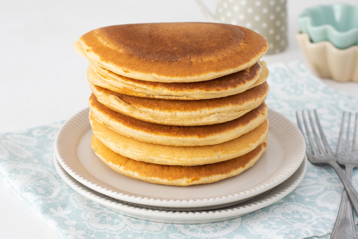 Tortitas americanas caseras o pancakes servidas en el plato