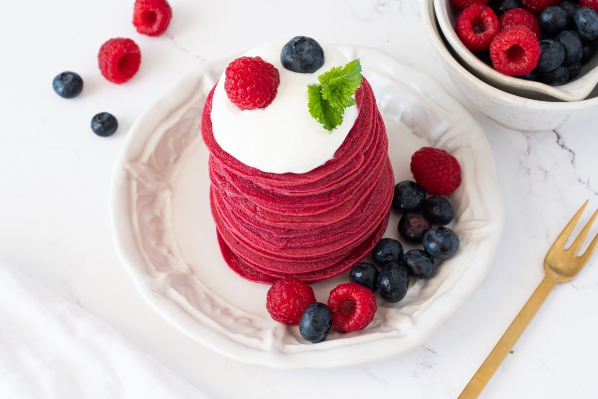 Tortitas de remolacha en el plato