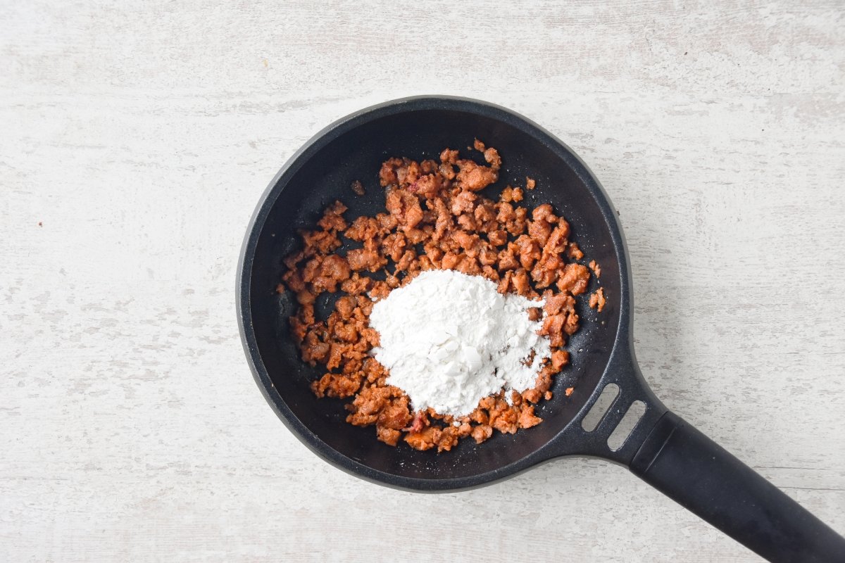 Tostamos la harina con la chistorra