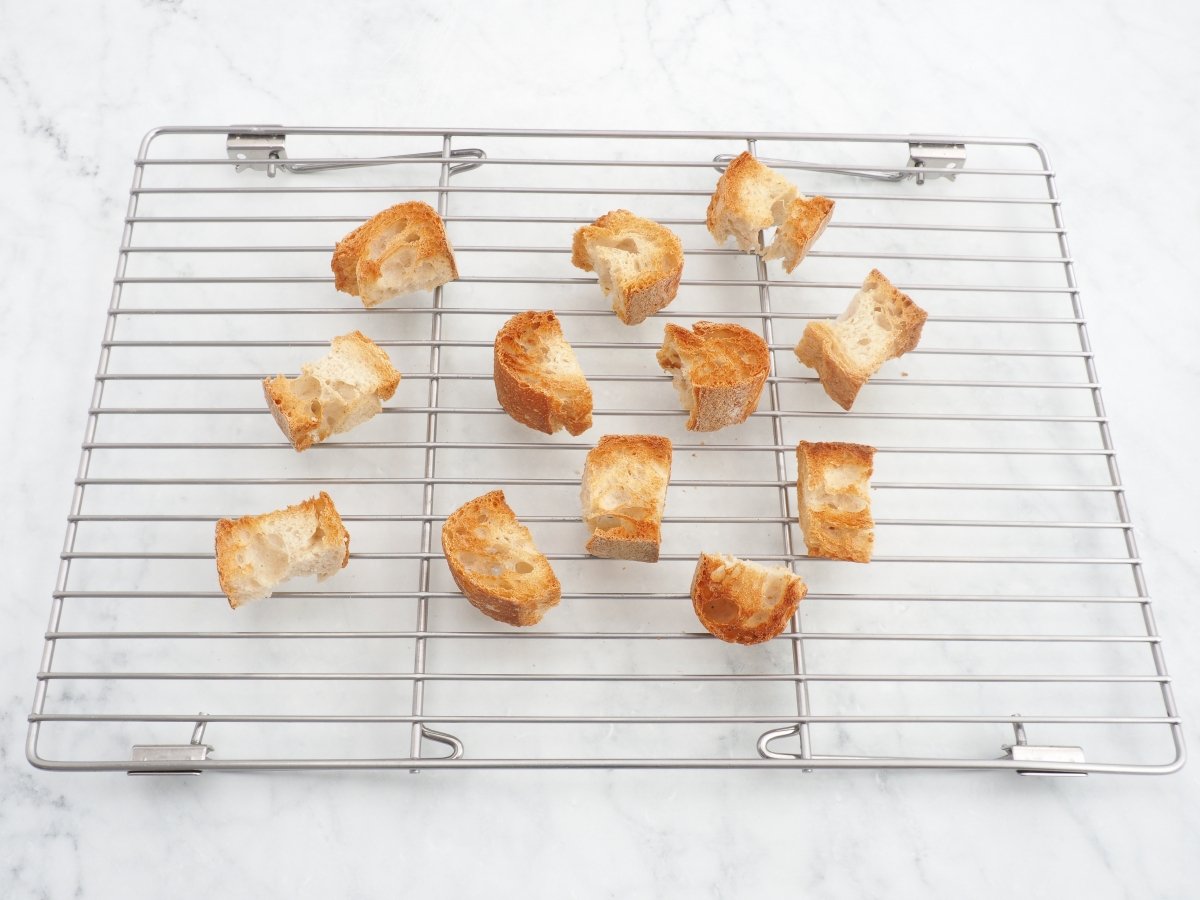 Tostar el pan para la changua