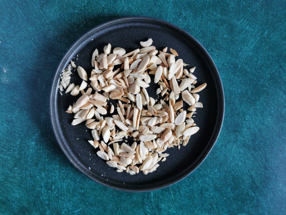 Tostar las almendras en el horno pocos minutos