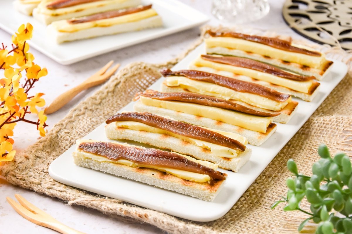 Tostas de anchoas con mantequilla