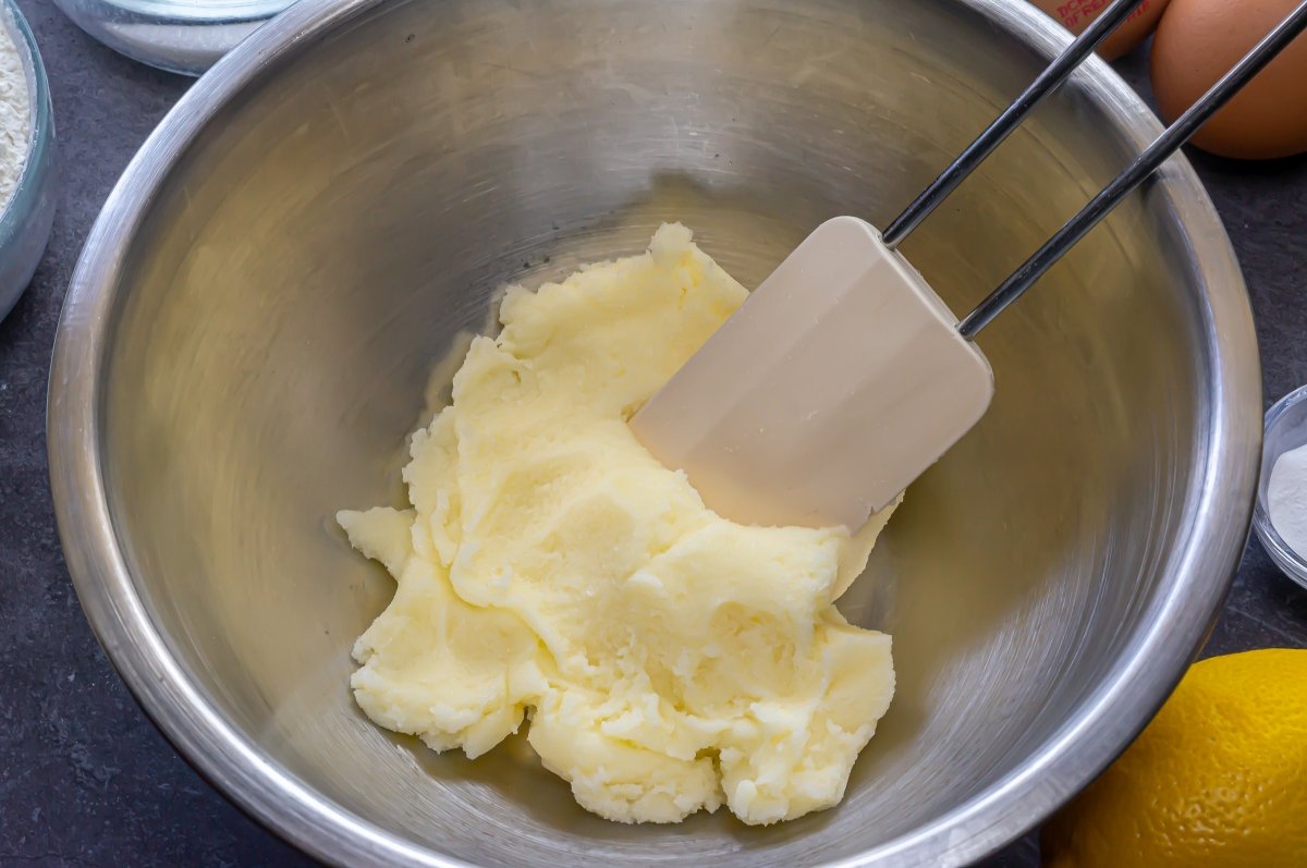 Trabajar la mantequilla con el azúcar