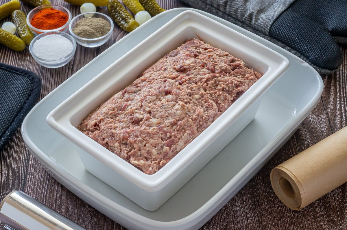 Transfer the country pâté into the mold