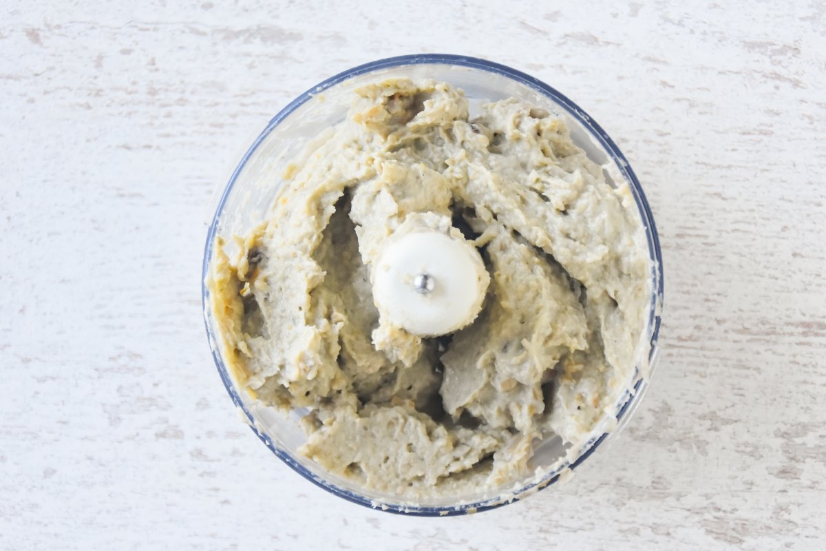 Trituramos el hummus de berenjena